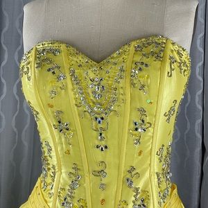 Elegant Yellow Embellished Prom Dress